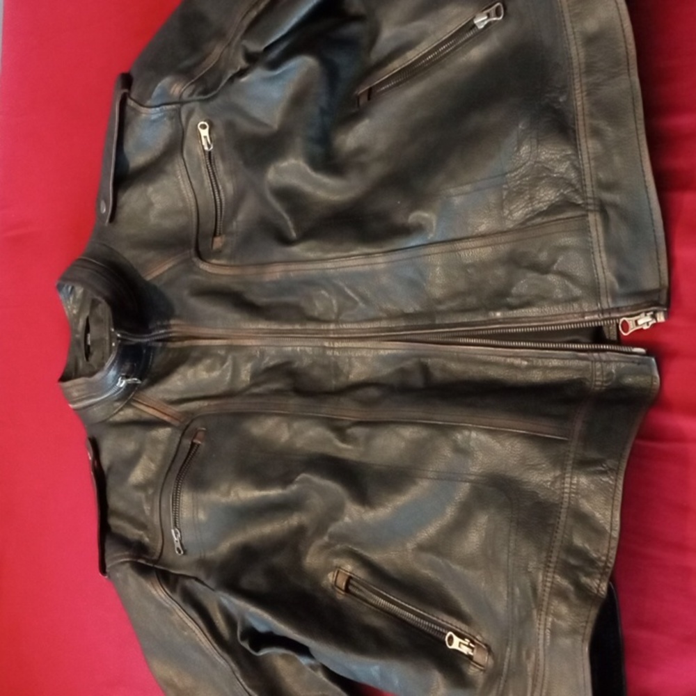 REAL LEATHER.